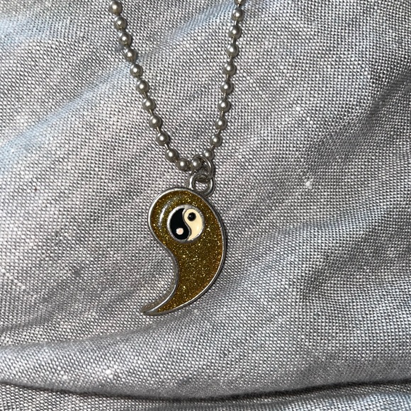 Jewelry - Vintage 90s ying yang glitter necklace